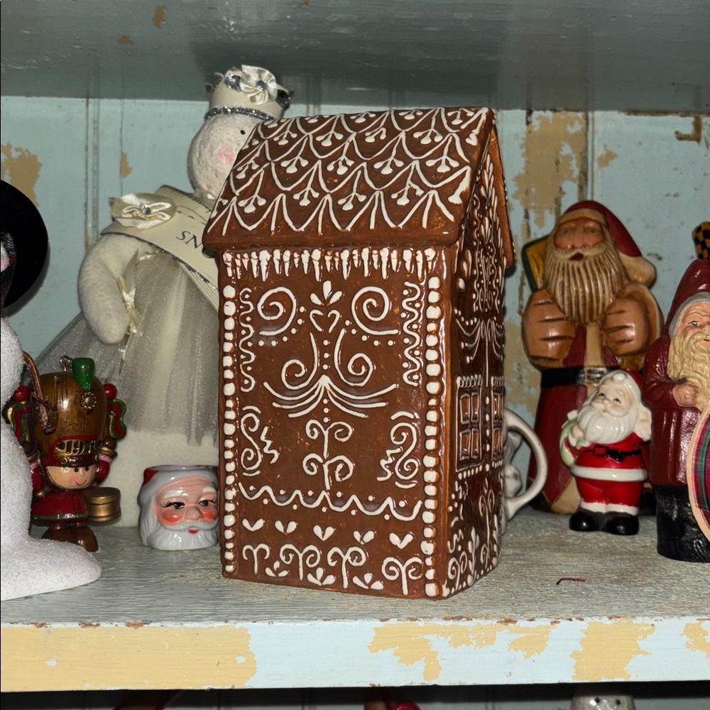 Pottery Barn Gingerbread Village House TALL Brown Stoneware Christmas New - Picture 2 of 6